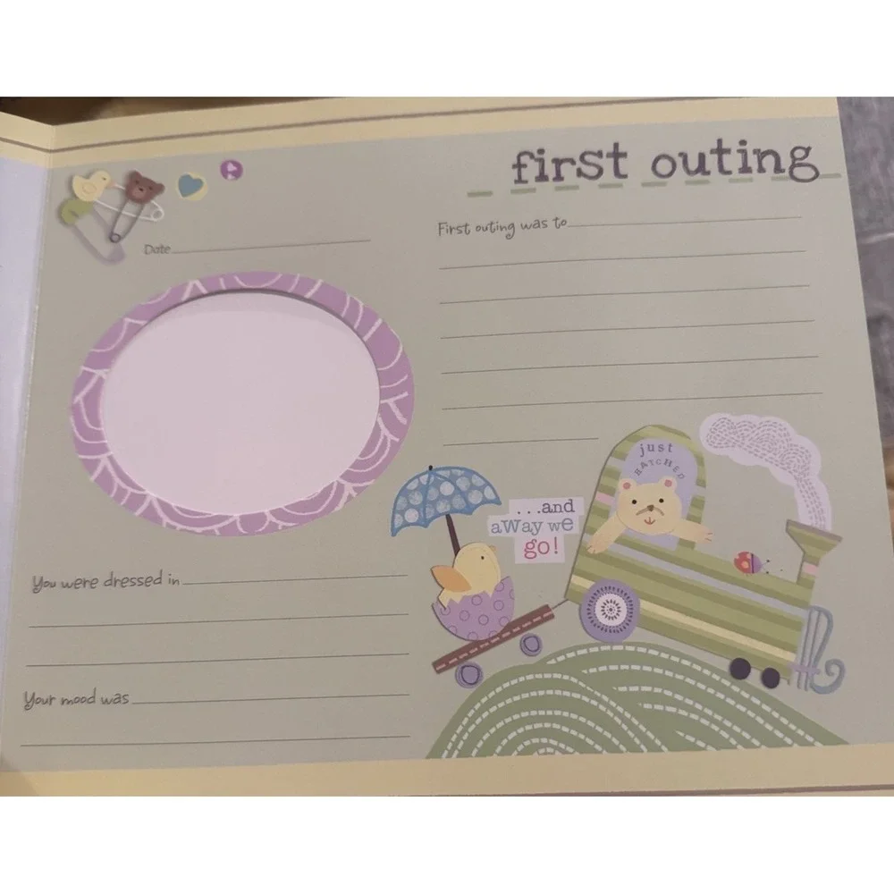 Baby's Book‎ of Firsts : A Keepsake of Baby's First Milestones, Hardcover